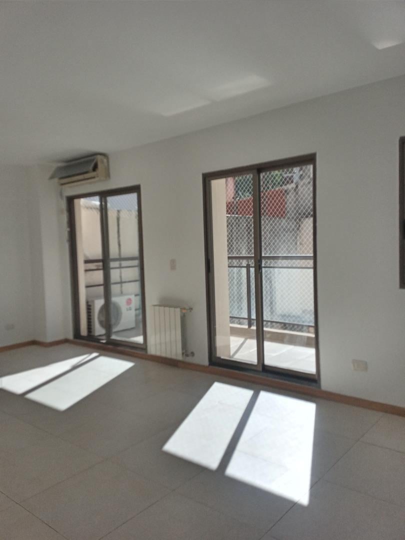 Magnifico monoambiente con balcón terraza