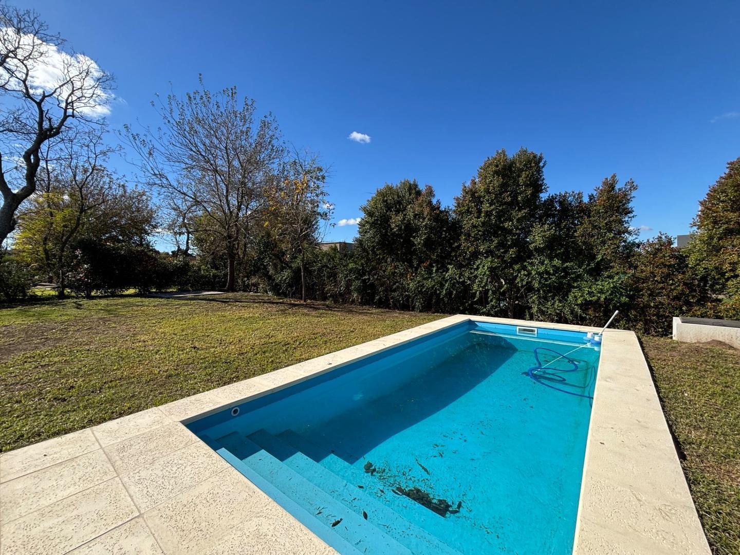 Casa a la venta con pileta a estrenar, B.San Matías, Escobar