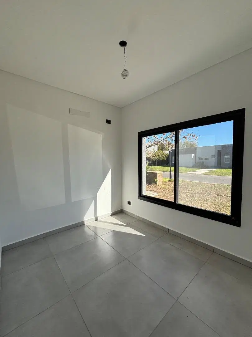 Casa a la venta con pileta a estrenar, B.San Matías, Escobar 3