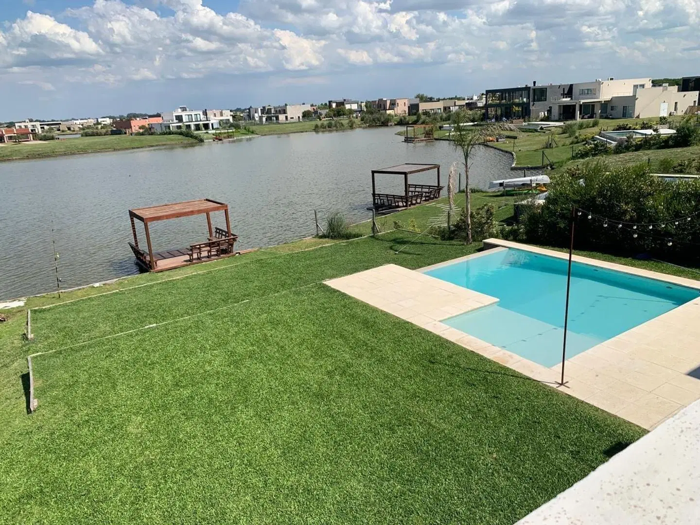 Casa en Venta a la laguna en Barrio San Sebastián. A8. Pilar 3