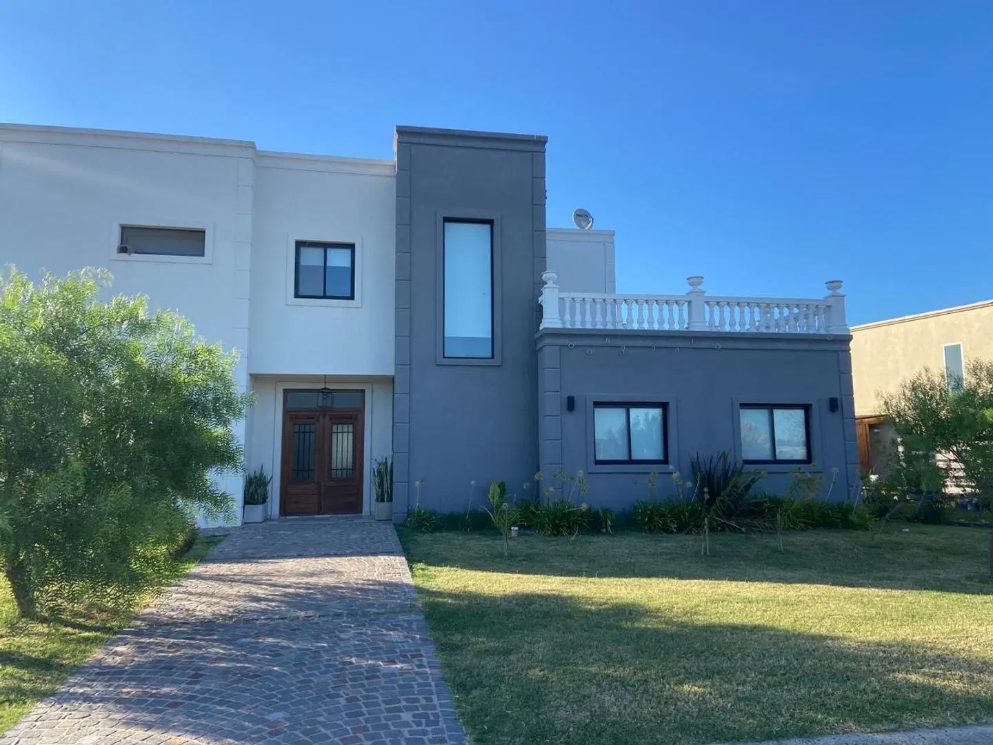 Casa en Venta a la laguna en Barrio San Sebastián. A8. Pilar 4