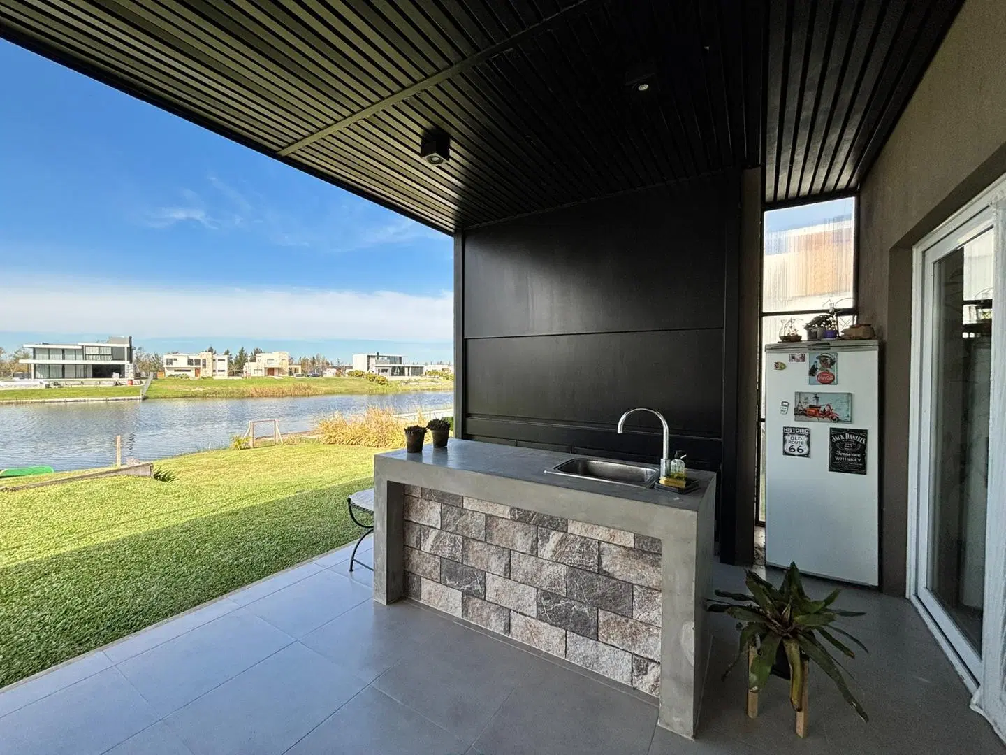 Casa en alq anual al agua con pileta Barrio El Naudir 4