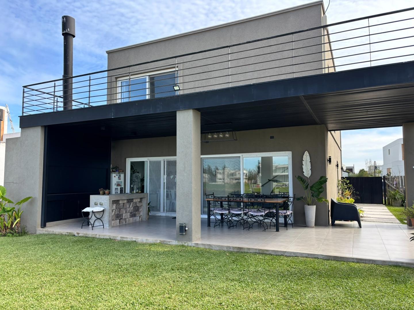Casa en venta a la laguna c pileta Barrio El Naudir Escobar