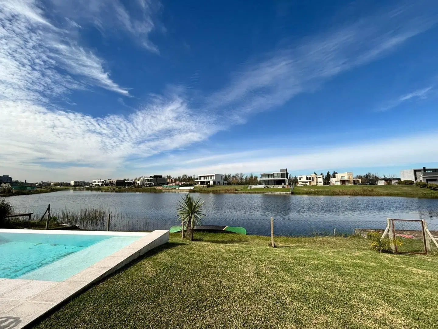Casa en venta a la laguna c pileta Barrio El Naudir Escobar 2