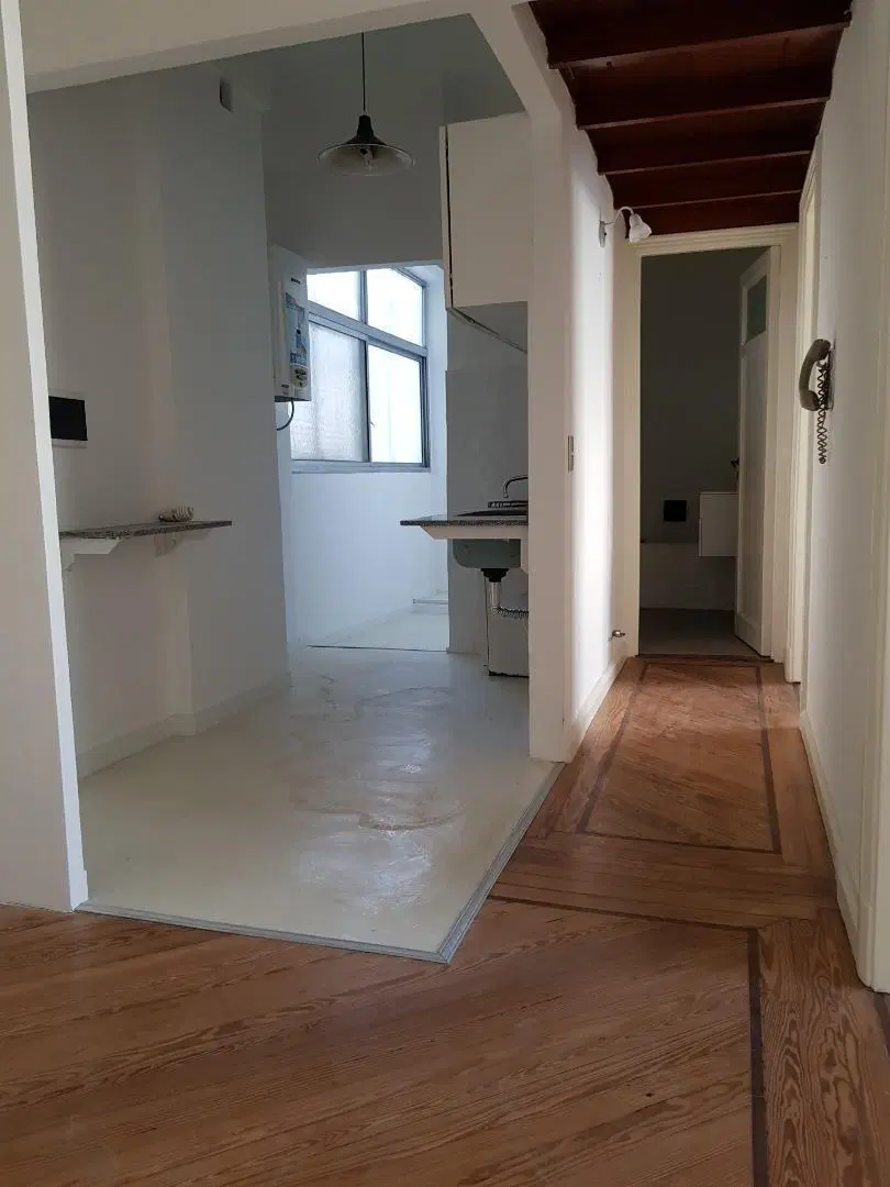 Amplio 2 ambientes reciclado; APTO PROFESIONAL 5