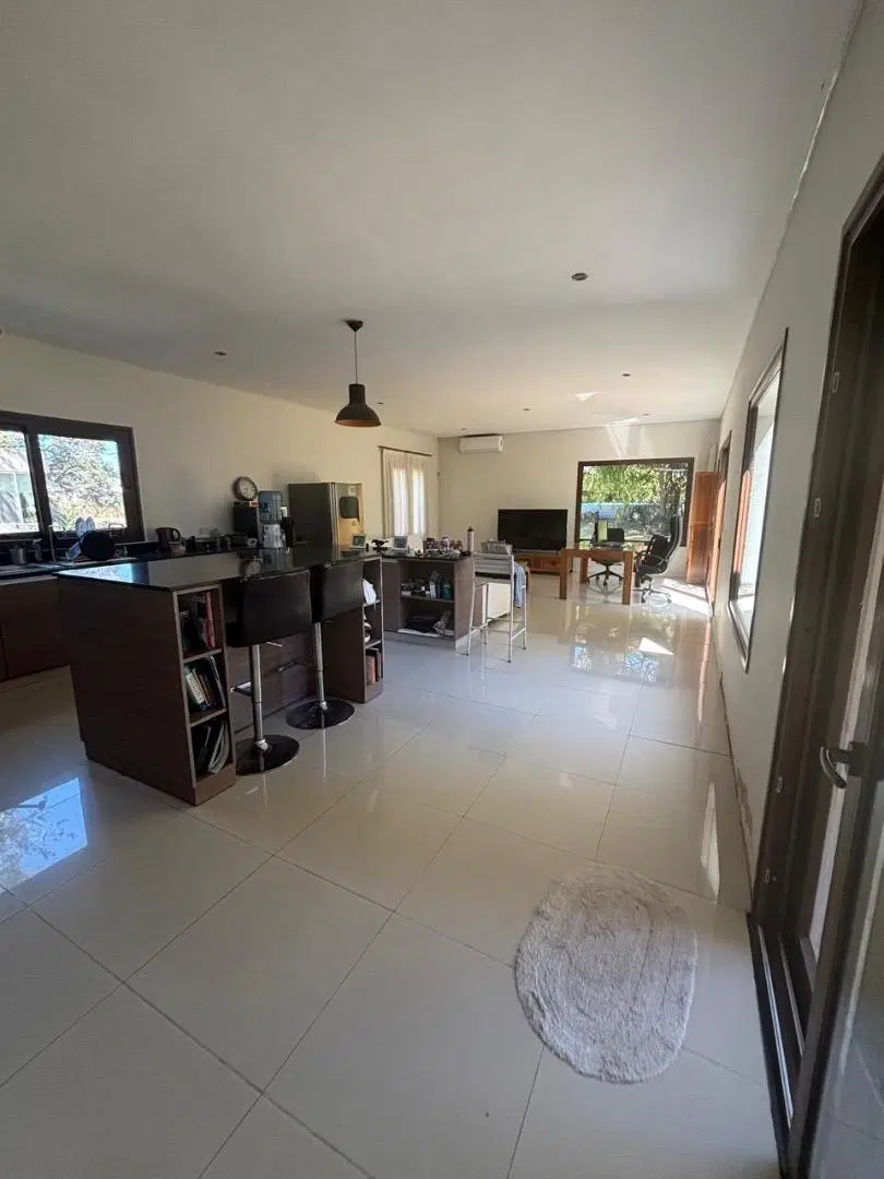 Casa de 300m2 en Venta, Barrio Casuarinas, Pilar del Este 3