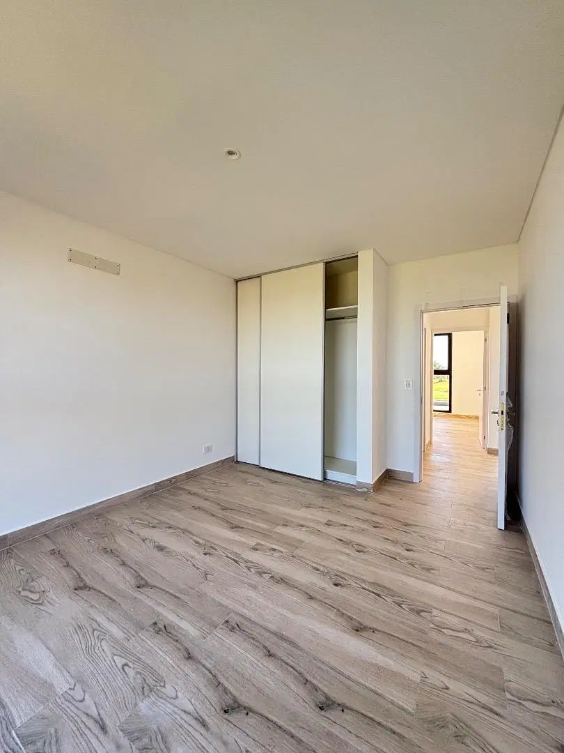 Casa en venta al golf c/ pileta en B.Golf,El Cantón. Escobar 3