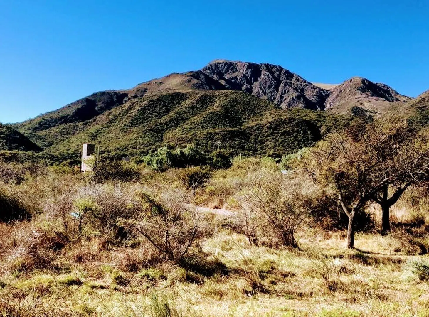 Terreno con casa en venta con vista franca al Cerro Uritorco 3