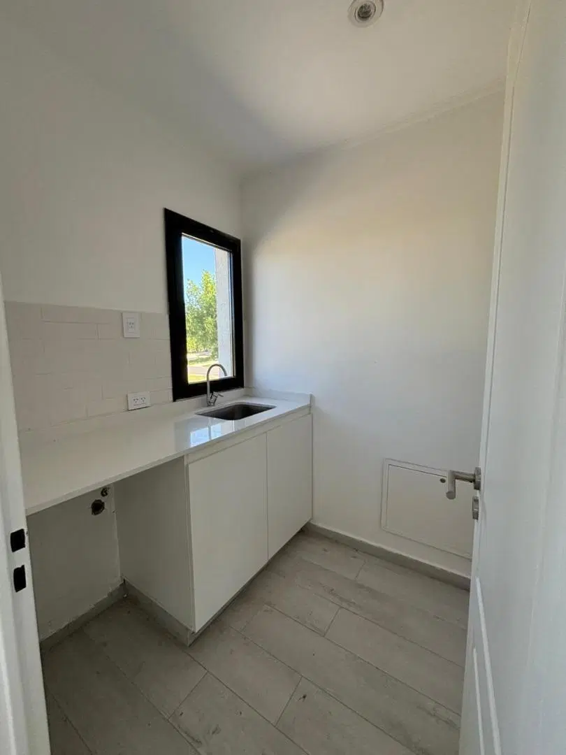 Casa en Venta a la laguna en Barrio El Naudir, Escobar 3