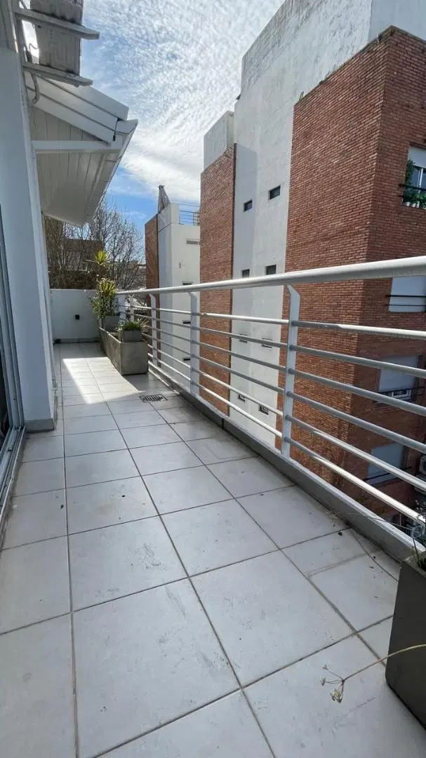 Dos ambientes, más cerramiento y cochera 5