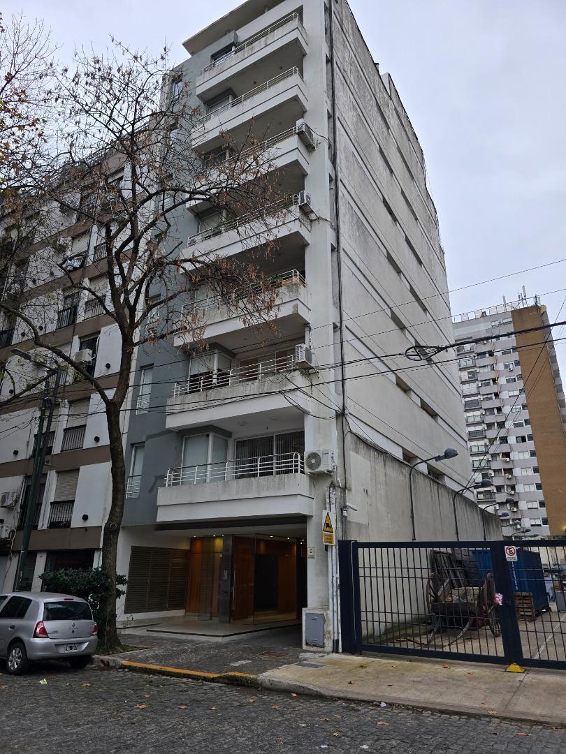 Dos ambientes, más cerramiento y cochera