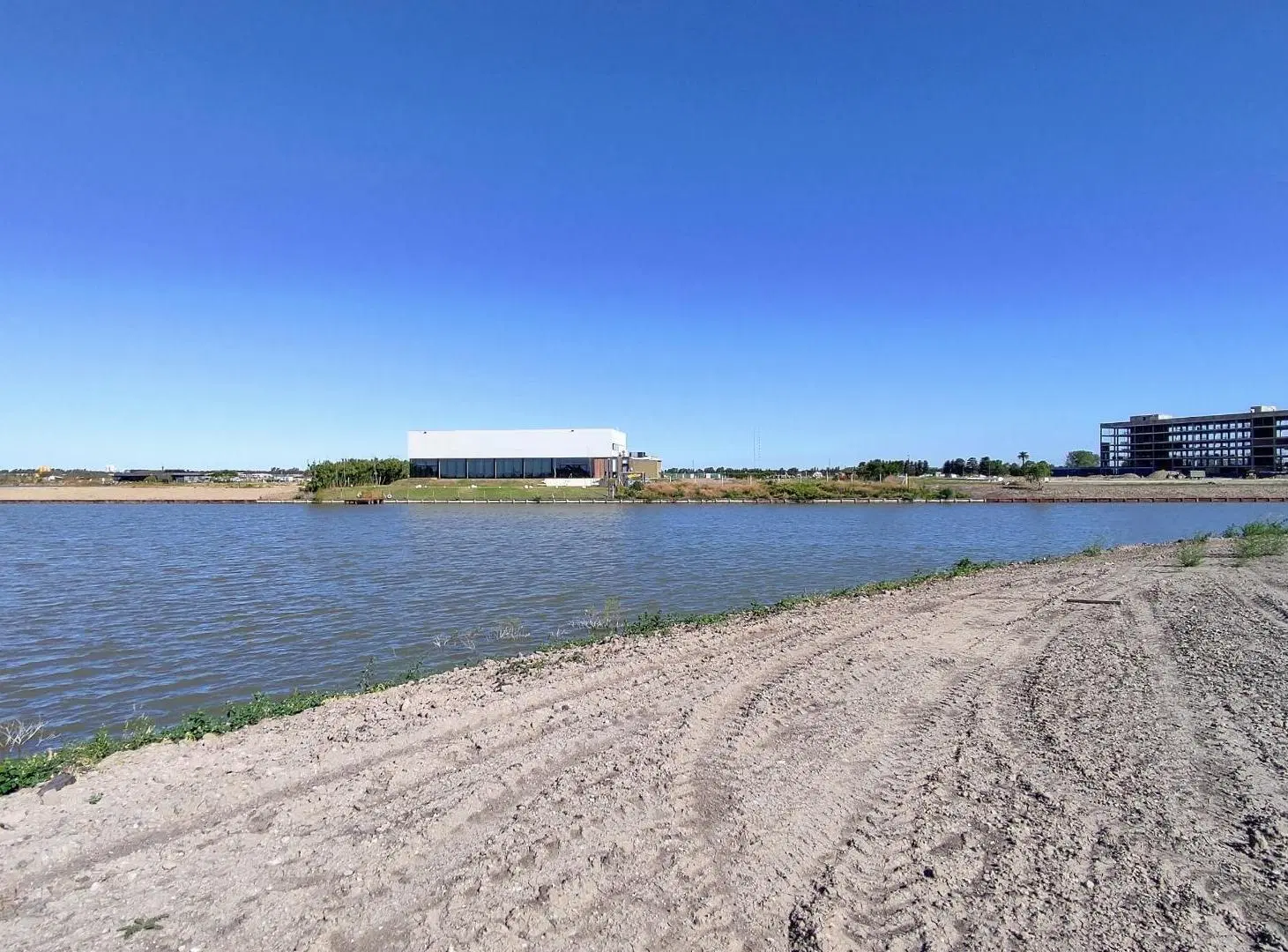 Lote en venta sobre laguna fondo norte Los Puentes, Nordelta 2
