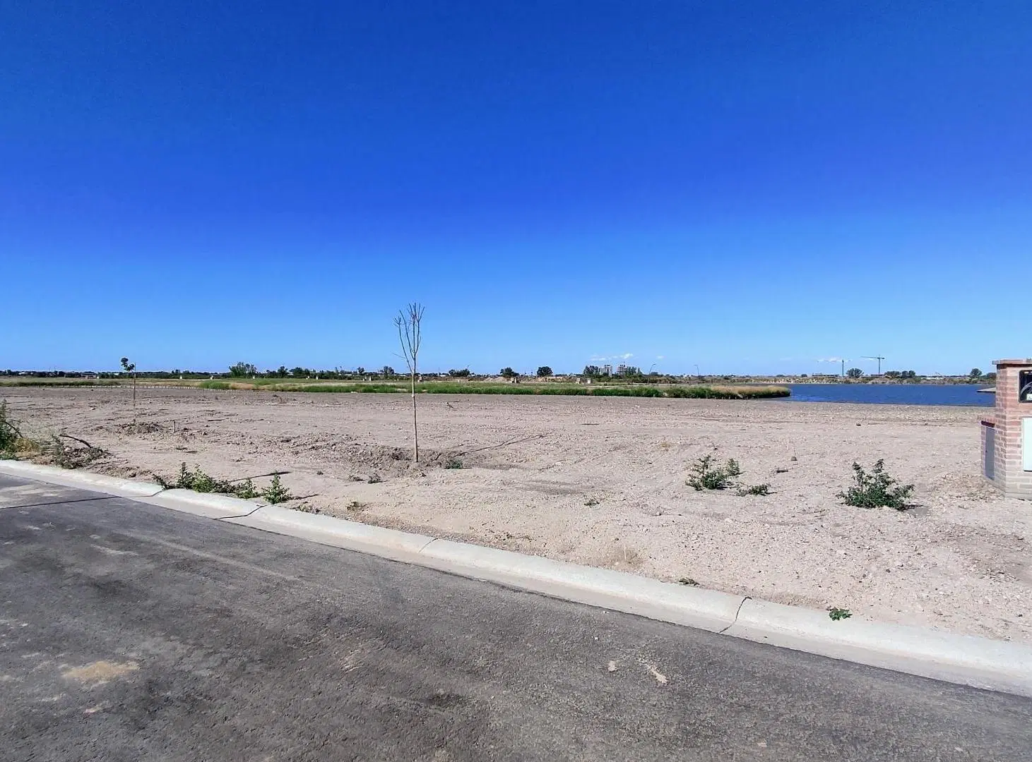 Lote en venta sobre laguna fondo norte Los Puentes, Nordelta 4
