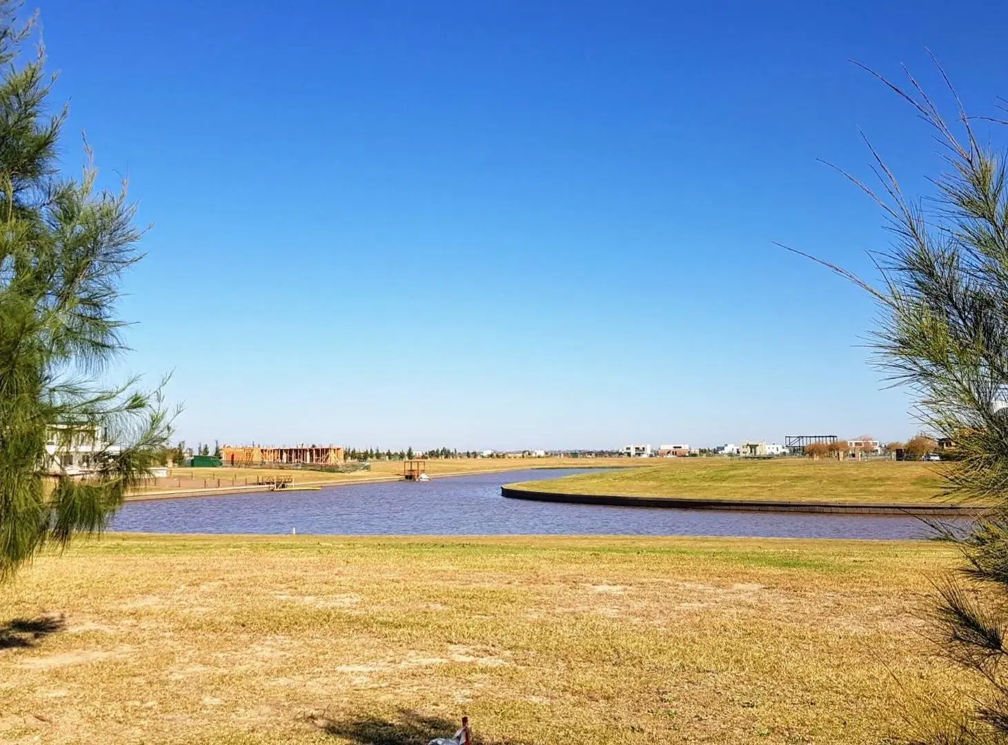 Lote al rio de 900m2 en venta en B° náutico El Naudir. 5