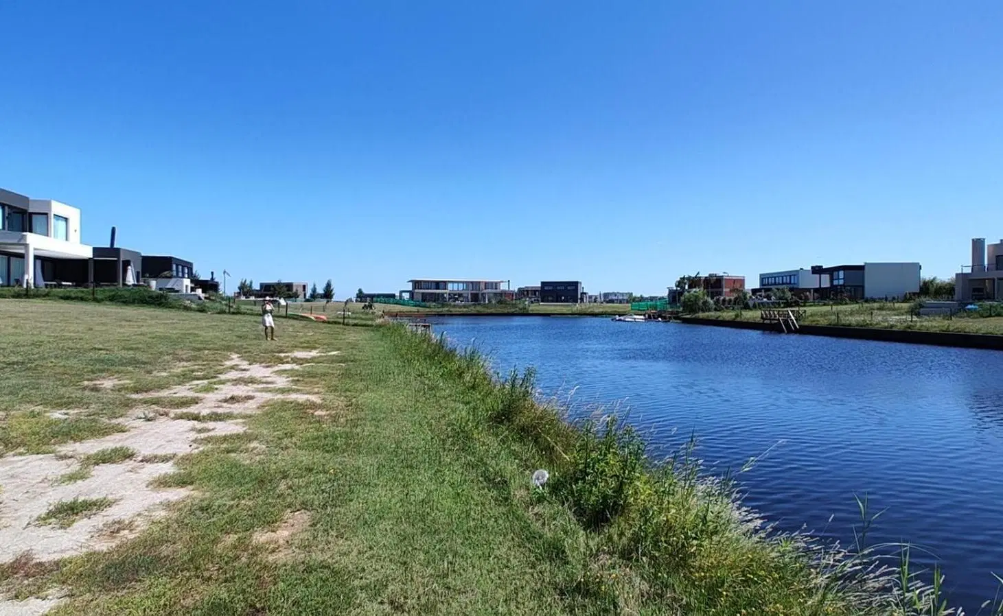 Lote al rio de 900m2 en venta en B° náutico El Naudir. 2