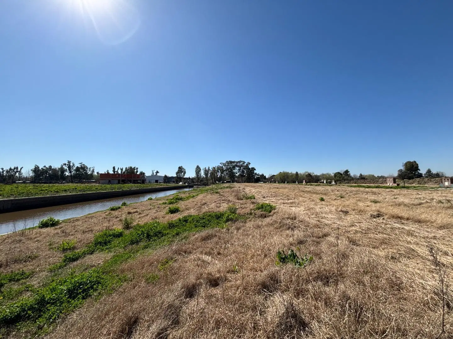 Lote al rio 720m2 en venta en el Barrio Náutico Villanueva 4