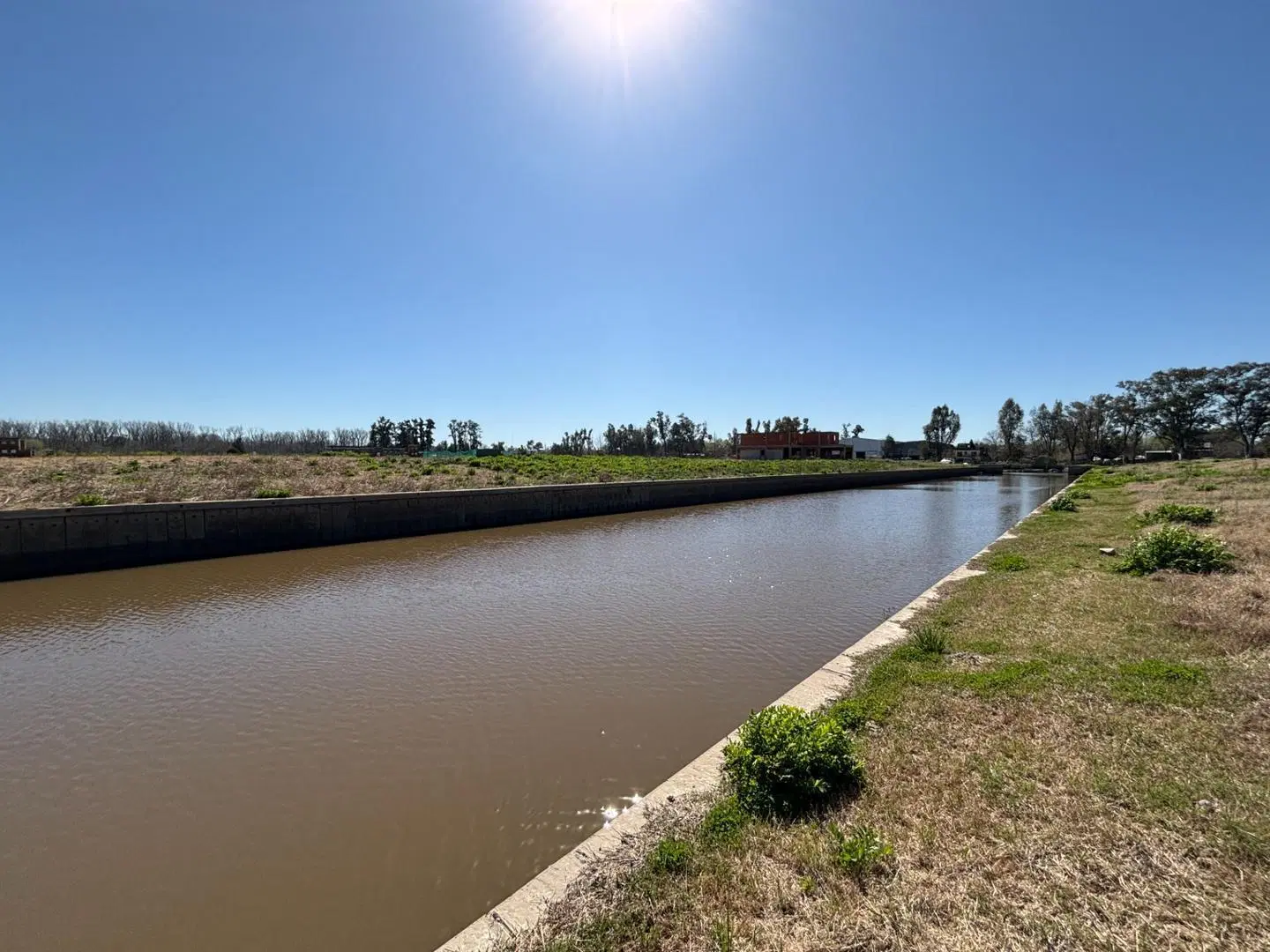 Lote al rio 720m2 en venta en el Barrio Náutico Villanueva 3