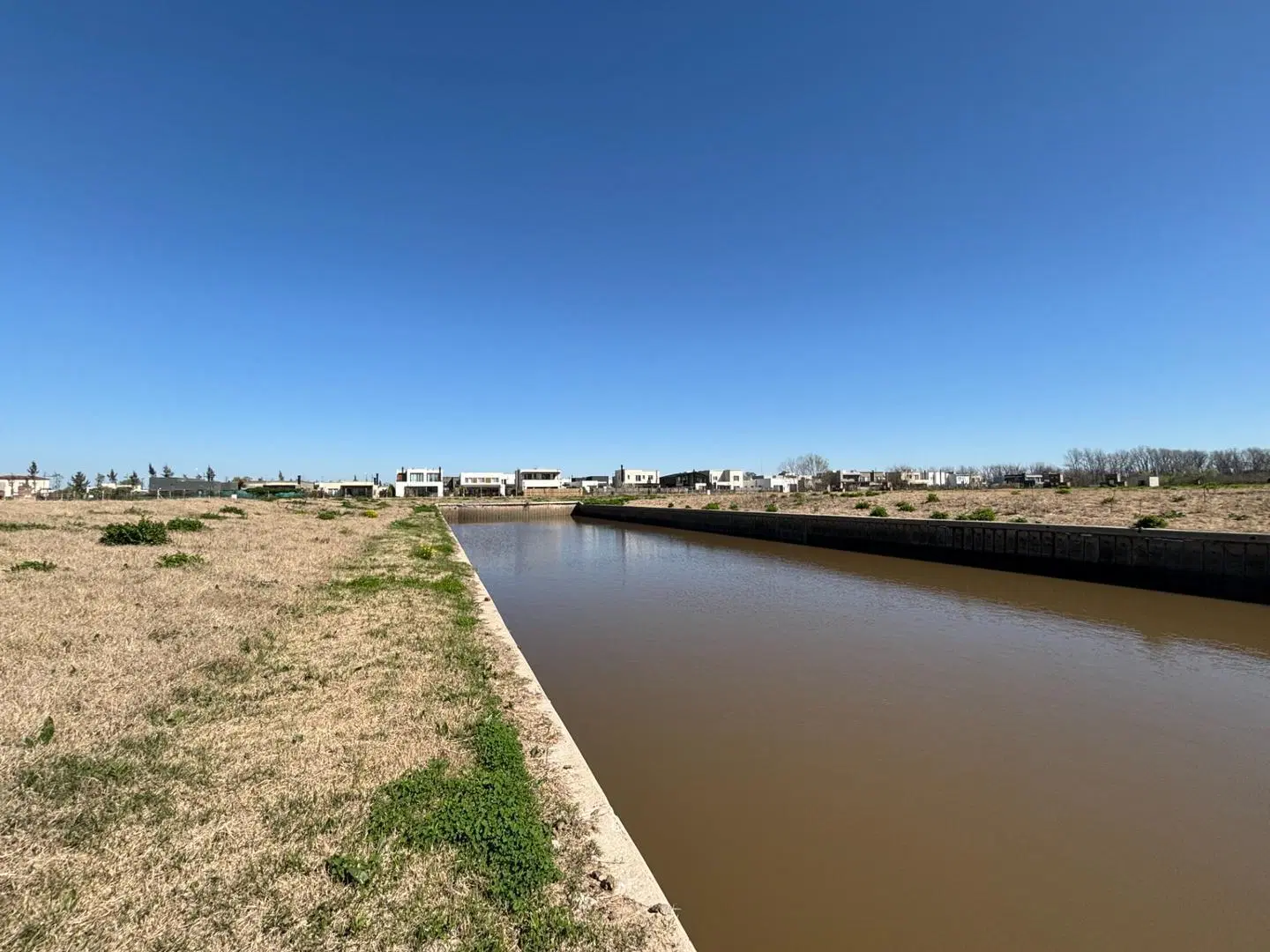 Lote al rio 720m2 en venta en el Barrio Náutico Villanueva 2