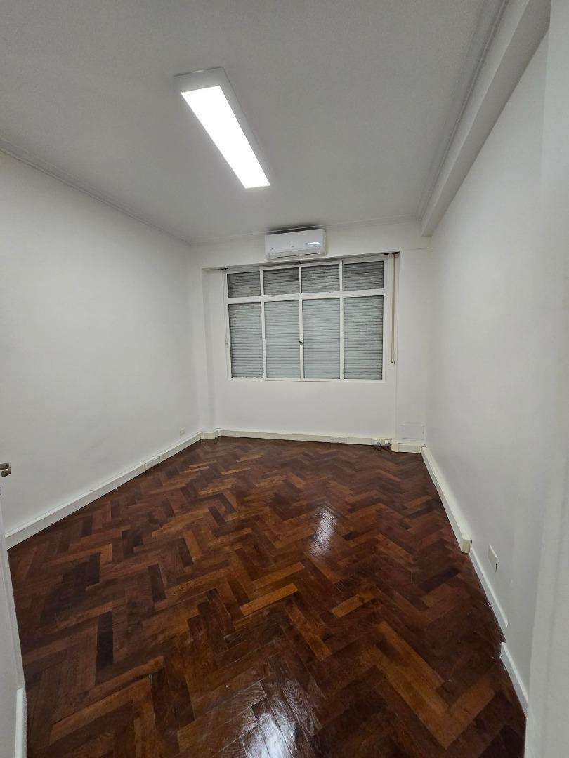 Foto de Oficina reciclada íntegramente con moderno layout, imagen 2