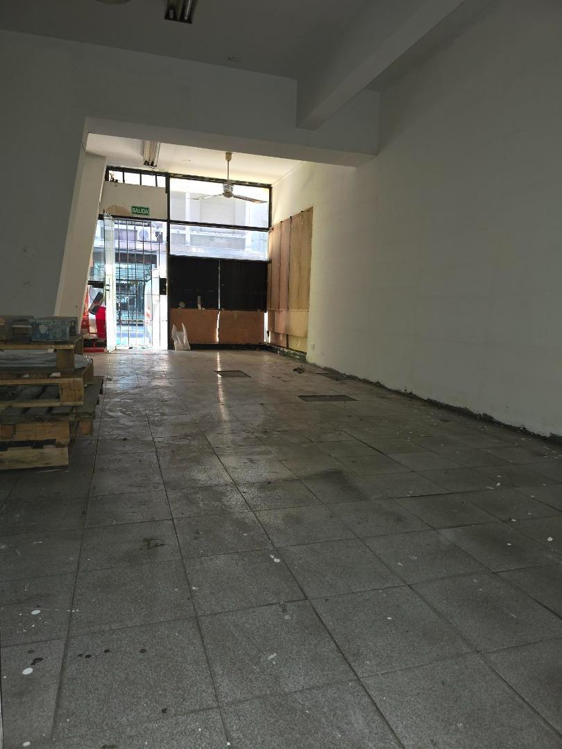 Foto de Local con 4 metros de frente vidriado, imagen 5