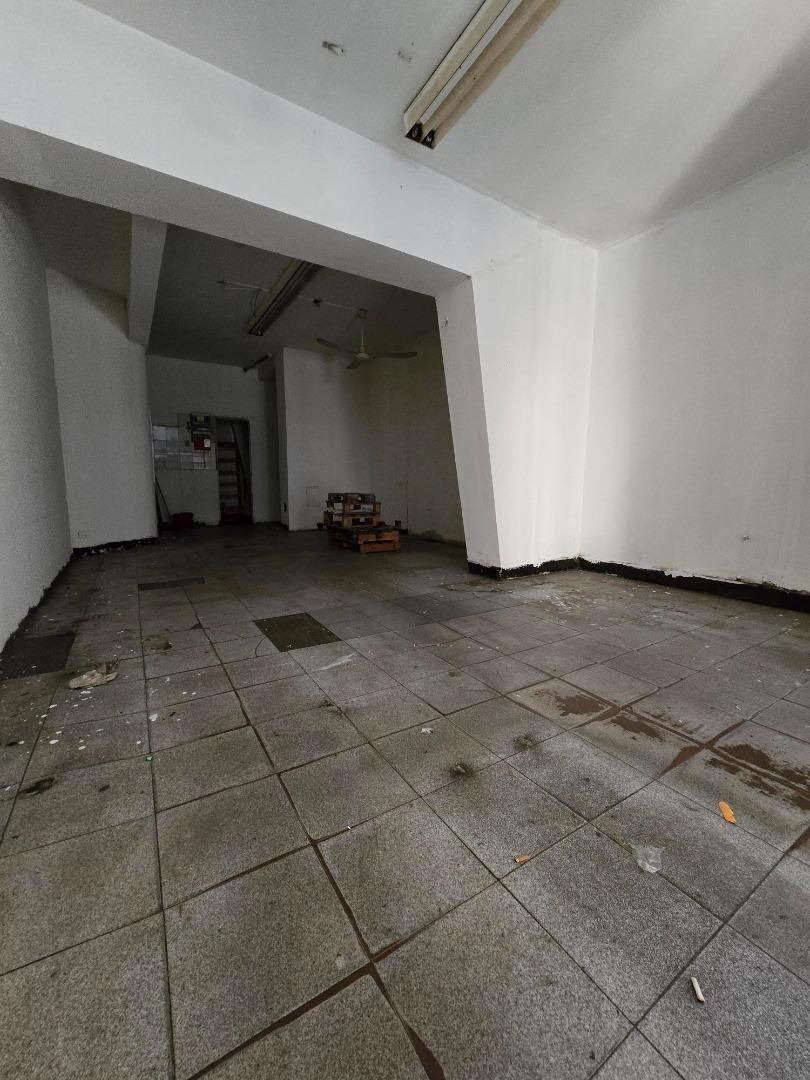 Foto de Local con 4 metros de frente vidriado, imagen 1