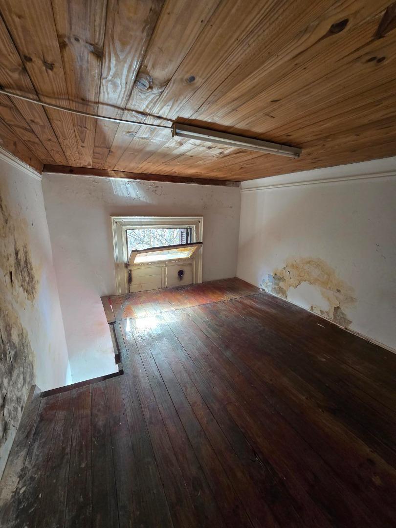 Foto de Mono ambiente al frente con balcón y entre-piso, a reciclar, imagen 2