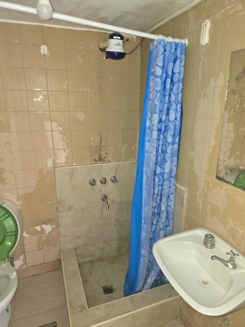 Foto de Mono ambiente al frente con balcón y entre-piso, a reciclar, imagen 4