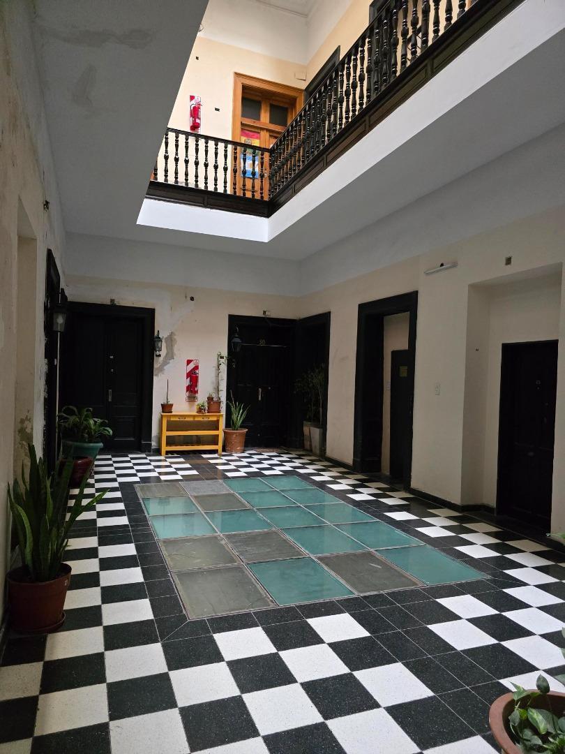 Foto de Mono ambiente al frente con balcón y entre-piso, a reciclar, imagen 5
