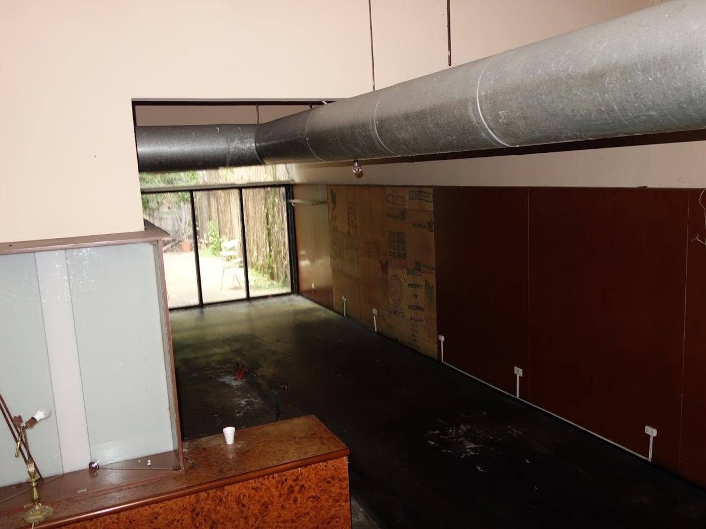 Foto de Local con salón, patio y 1° piso (sin expensas), imagen 2