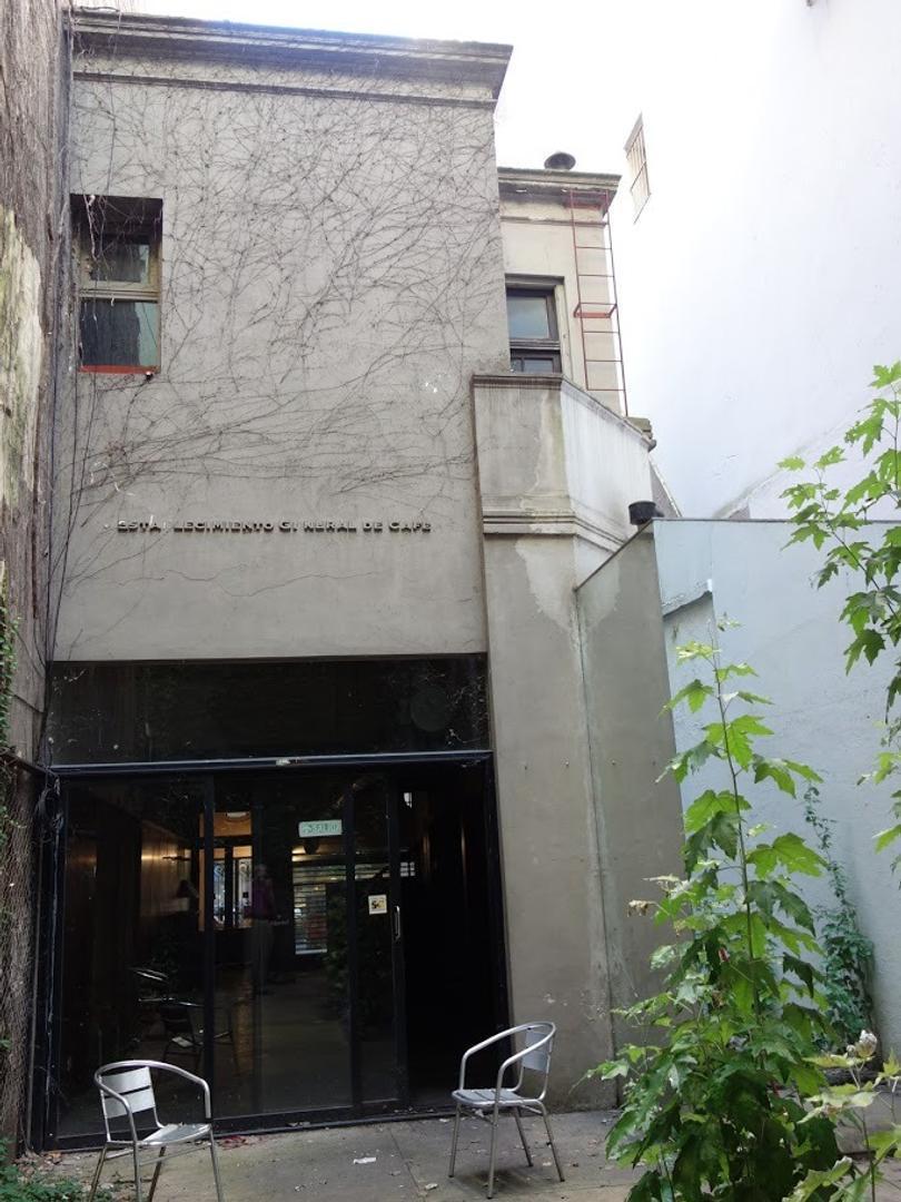 Foto de Local con salón, patio y 1° piso (sin expensas), imagen 5