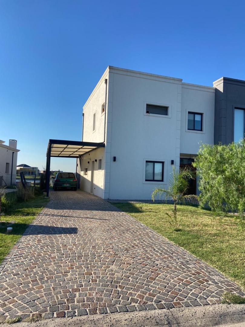 Foto de Casa en Venta a la laguna en Barrio San Sebastián. A8. Pilar, imagen 4