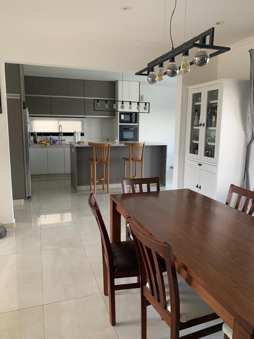 Foto de Casa en Venta a la laguna en Barrio San Sebastián. A8. Pilar, imagen 2