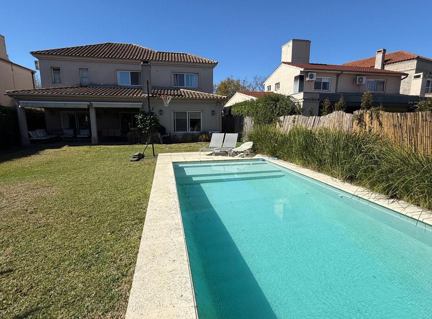 Foto de Casa en alquiler en Barrio Isla del Sol, Tigre c/pileta, imagen 1