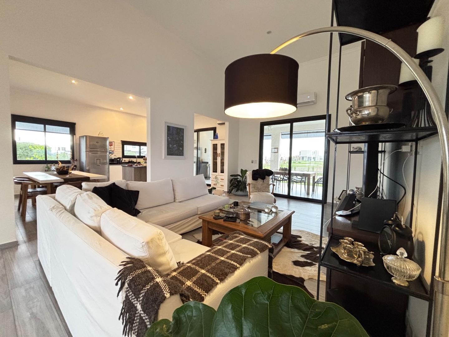 Foto de Casa en venta en una planta en B. El Naudir, Escobar., imagen 1