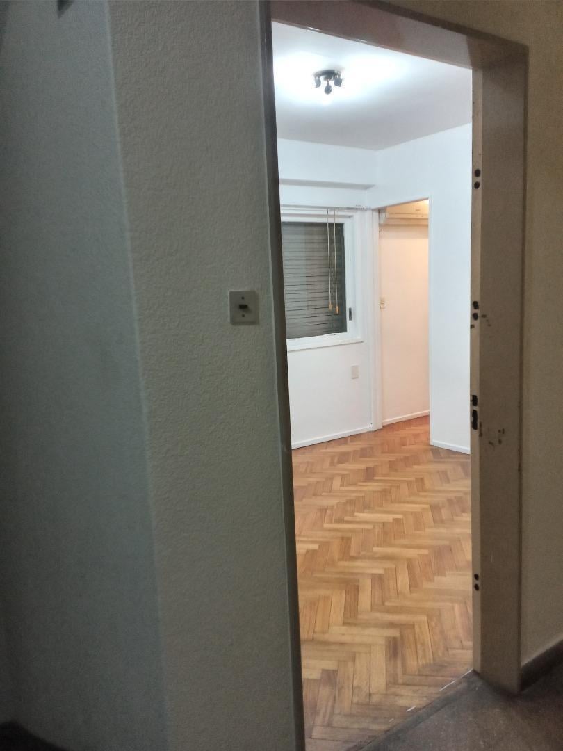 Foto de Amplio departamento 2 amb. zona centro, imagen 4