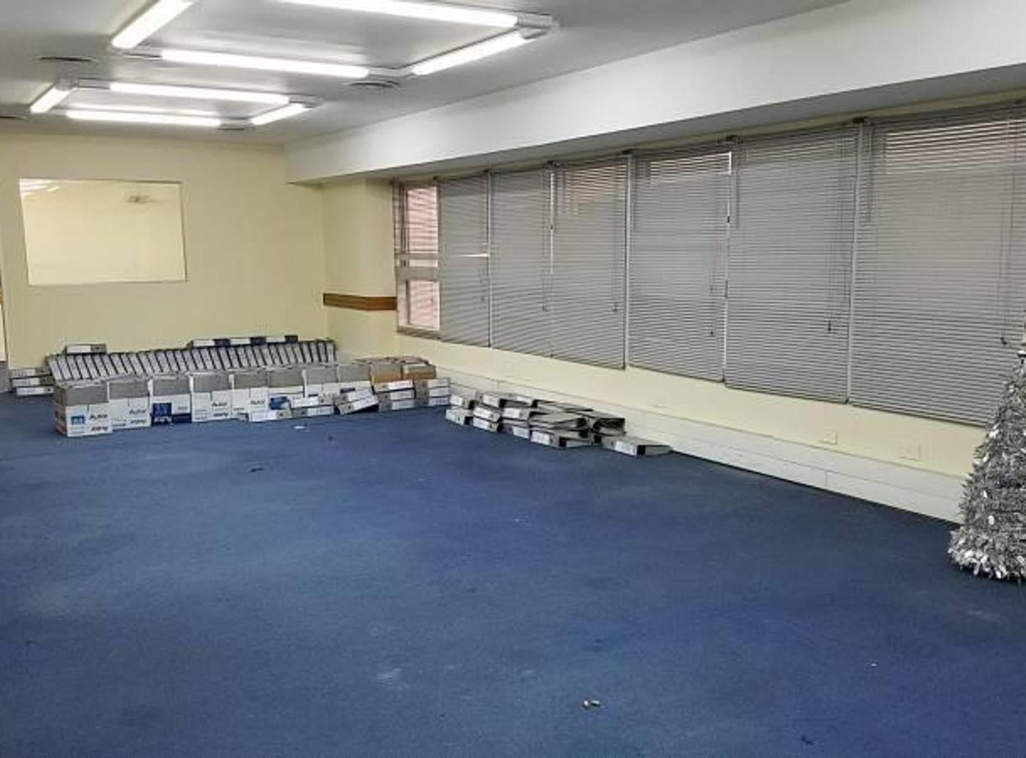 Foto de Amplias oficinas al frente + 2 cocheras fijas y cubiertas, imagen 4