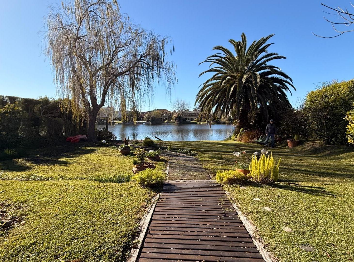 Foto de Casa en una sola planta a la laguna en venta, B. Los Ombúes, imagen 4