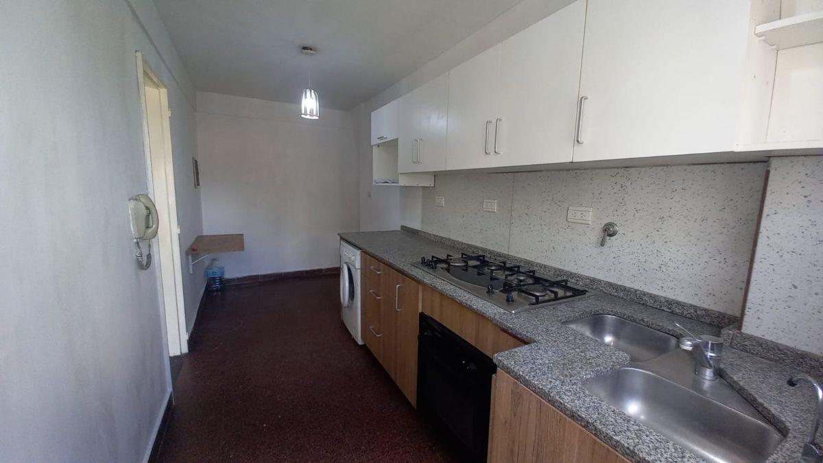 Foto de Departamento 3 ambientes Frente, Balcon, Cocina comedor. Liniers., imagen 1