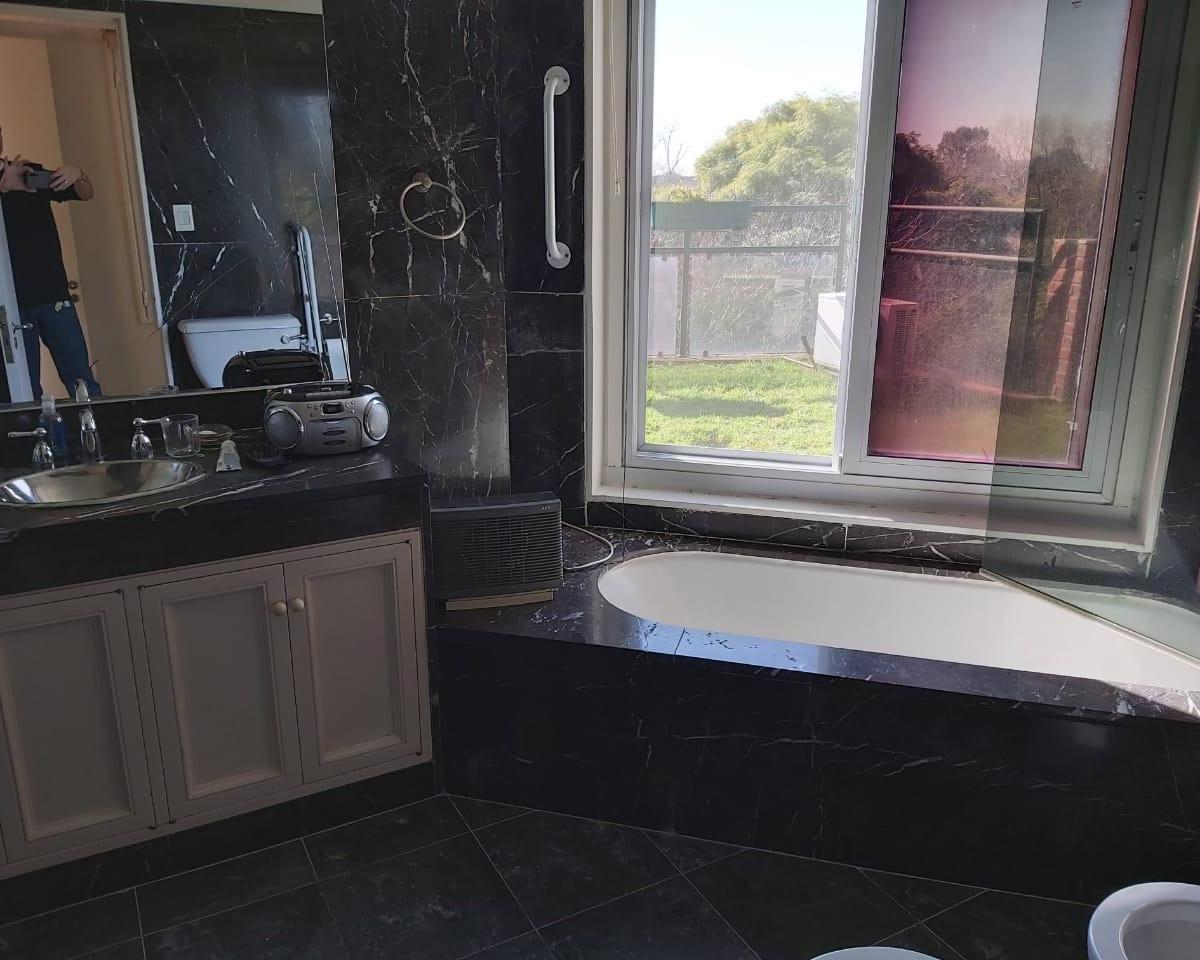 Excelente Triplex con Pileta y Parrilla en Pleno Barrio Parque - Dos Cocheras 5