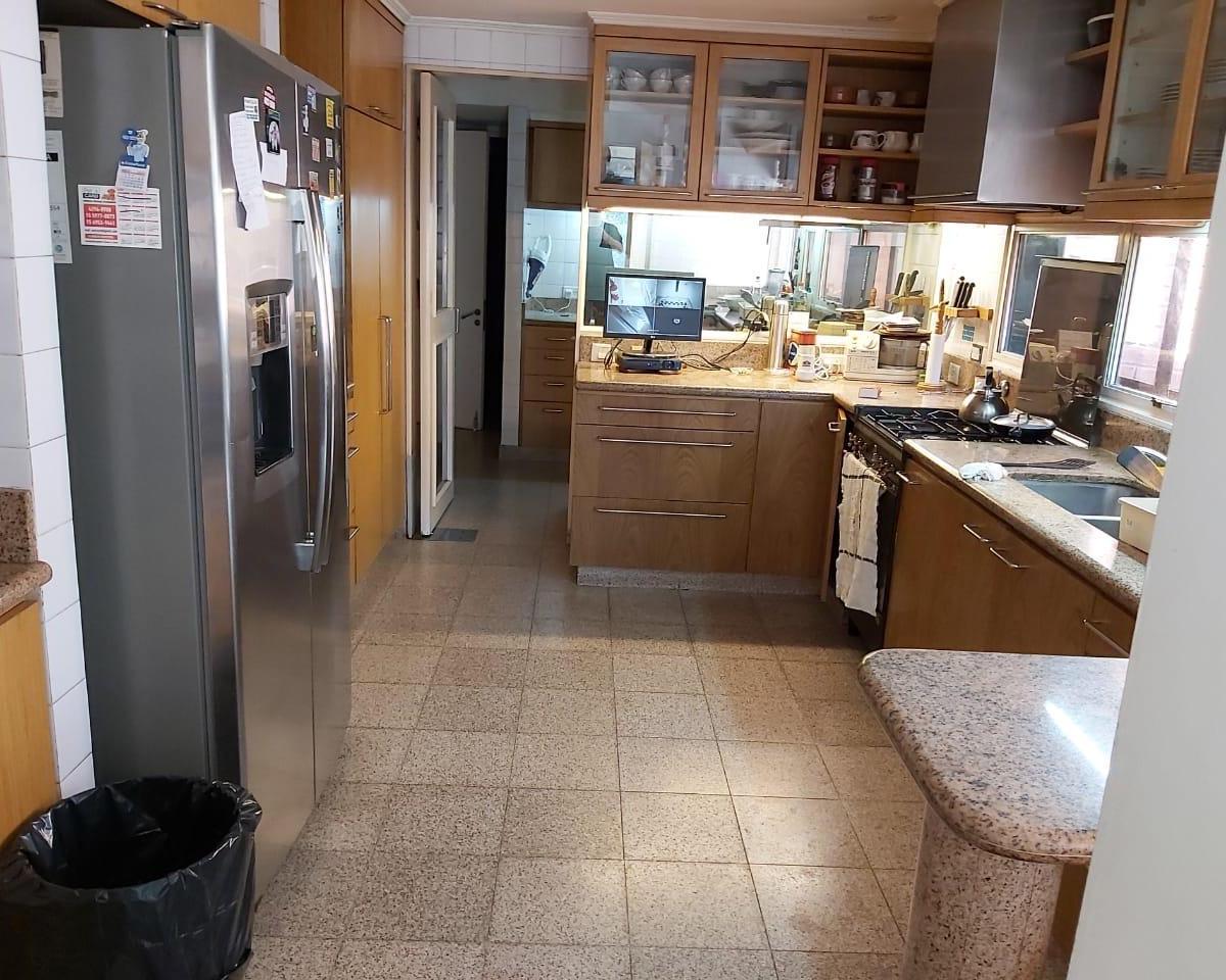 Excelente Triplex con Pileta y Parrilla en Pleno Barrio Parque - Dos Cocheras 2