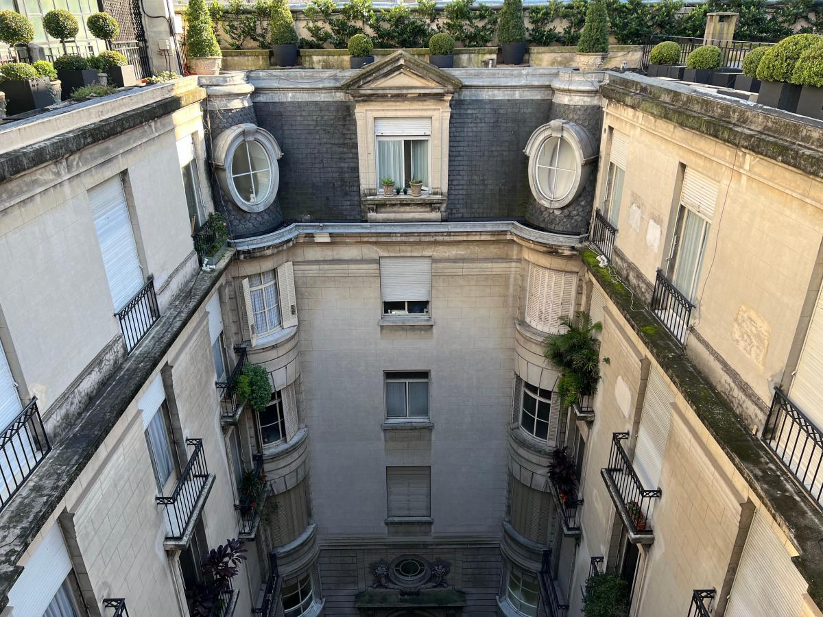 Alquiler en Emblemático Edificio Francés C/cochera 3