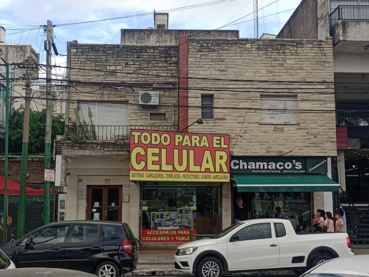 Venta Local En Inmejorable Ubicación, Frente A La Plaza De Ituzaingo Norte