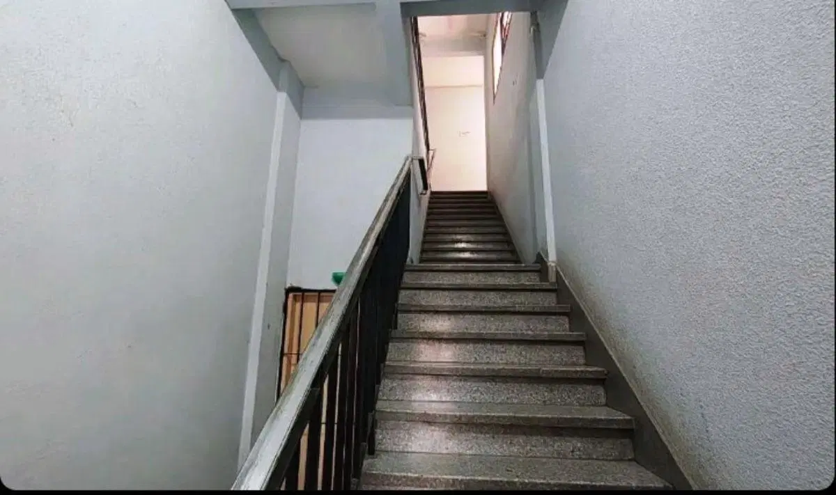 En Excelente Ubicación, A 20 Mts. De La Estación De Castelar, Ideal Profesional. 2