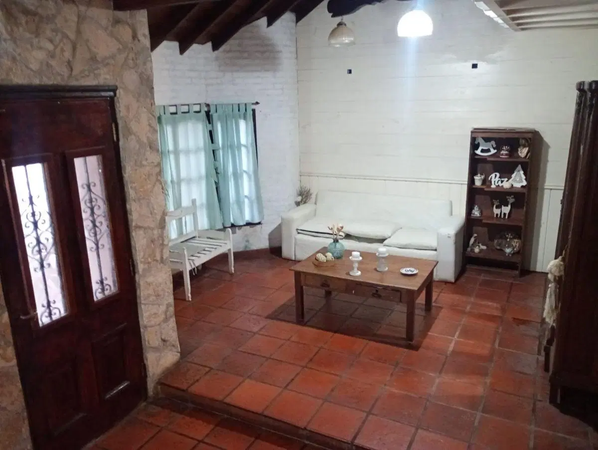 Amplia Y Solida Casa Con 4 Dormitorios Y Dos Baños, Pileta Ituzaingo Norte 4