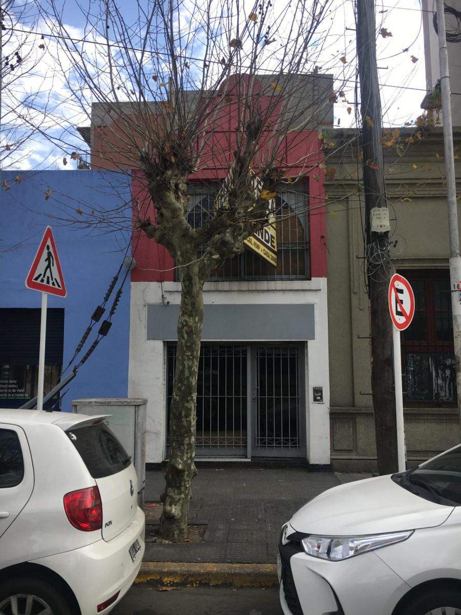 Casa PH de 3 ambientes con cochera - Local Comercial - San Justo Centro