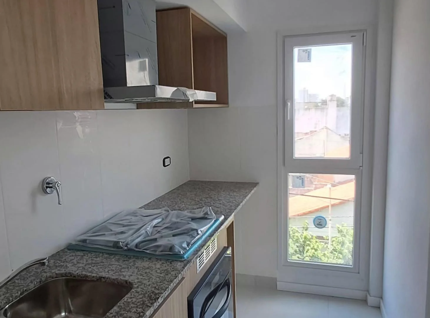 DEPARTAMENTO DE 2 AMBIENTES CON COCHERA - A ESTRENAR - HAEDO SUR