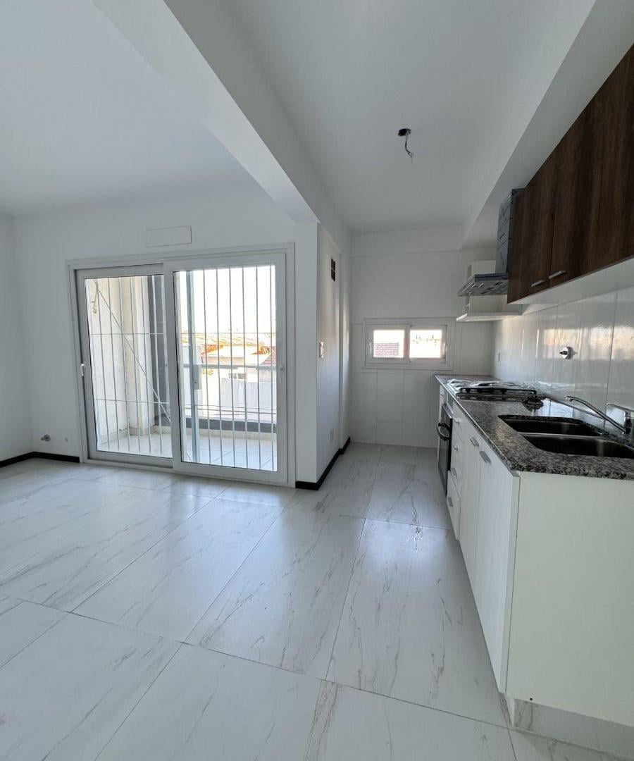 DEPARTAMENTO DE 3 AMBIENTES EN VENTA - HAEDO SUR - A ESTRENAR