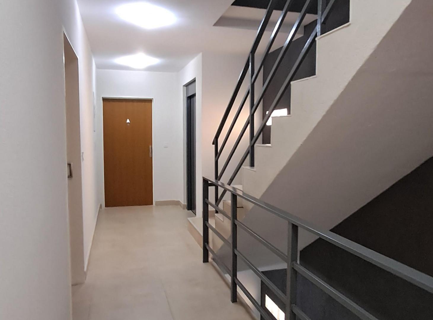 Foto de Departamento de 2 ambientes con cochera "a estrenar" en alquiler - Haedo Sur, imagen 3