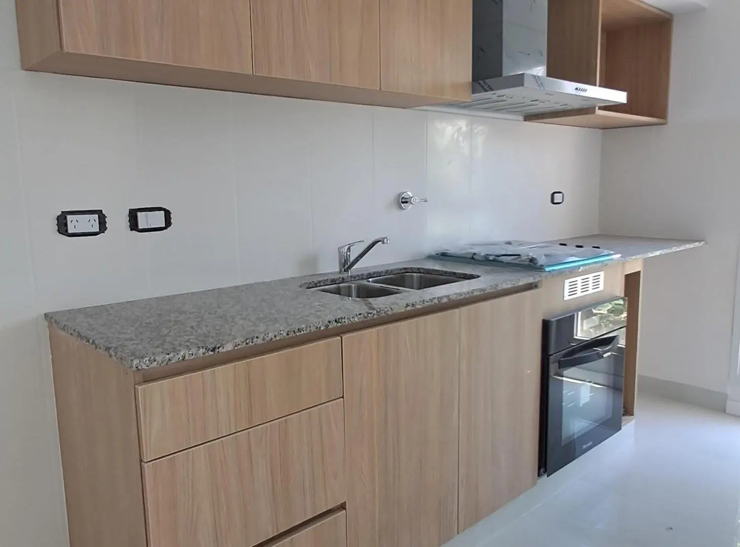 Departamento de 2 ambientes con cochera "a estrenar" en alquiler - Haedo Sur 5