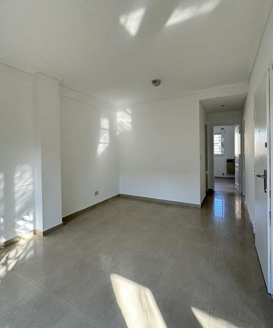 Departamento de 3 ambientes con balcón al frente - Excelente ubicación - Ramos Mejía Sur 5